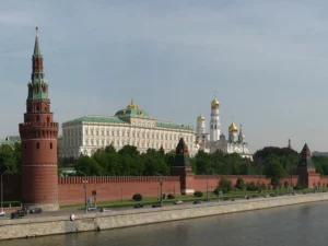 У кремлі відреагували на указ Зеленського про дозвіл параду в москві