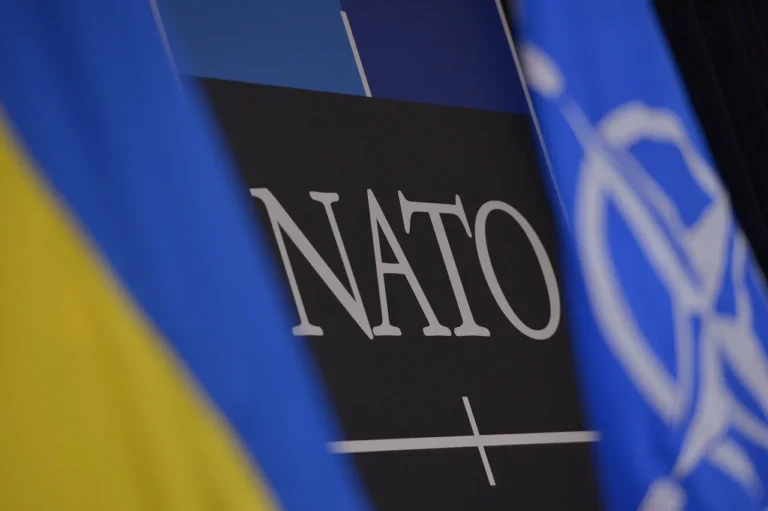 Рада Україна–НАТО збереться у форматі неформальної вечері 21 травня у ШвеціїЗасідання Ради Україна–НАТО у форматі неформальної вечері пройде 21 травня у Швеції. У заході візьмуть участь король Карл XVI
Густав та прем’єр-міністр.Політика • 15 травня, 16:38 • 3070 перегляди
