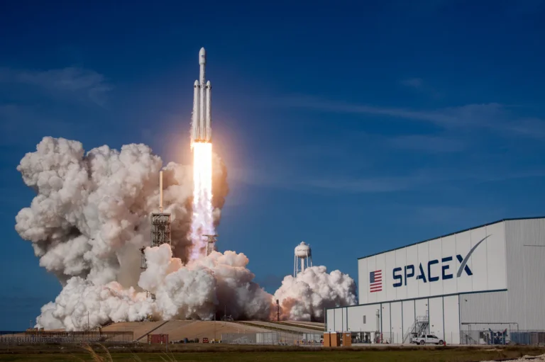 SpaceX знижує ціну акції перед історичним IPO – Bloomberg