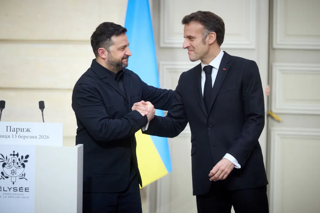 Зеленський поговорив з Макроном: Франція допоможе з антибалістикою і підтримує на шляху до ЄС