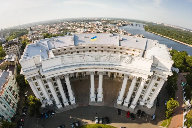 Будівля МЗС України вперше з часів Другої світової постраждала від обстрілу – Сибіга