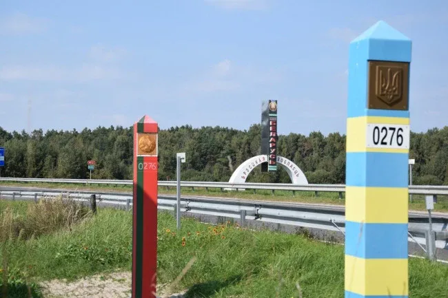 Переміщення техніки чи військ у прикордонній зоні білорусі не фіксується – ДемченкоНа кордоні з білоруссю не фіксують переміщення техніки чи військ для наступу. росія тисне на мінськ, але ударних угруповань наразі
не сформовано.Війна в Україні • 24 травня, 18:51 • 2290 перегляди