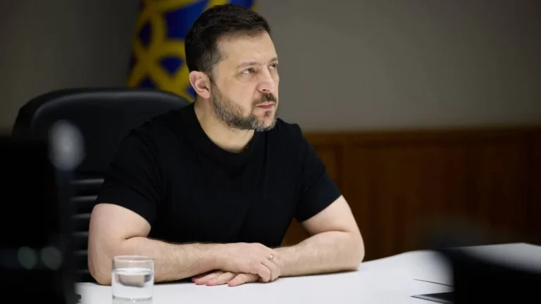 Зеленський на зустрічі зі “слугами” назвав умови завершення гарячої фази війни до листопада
