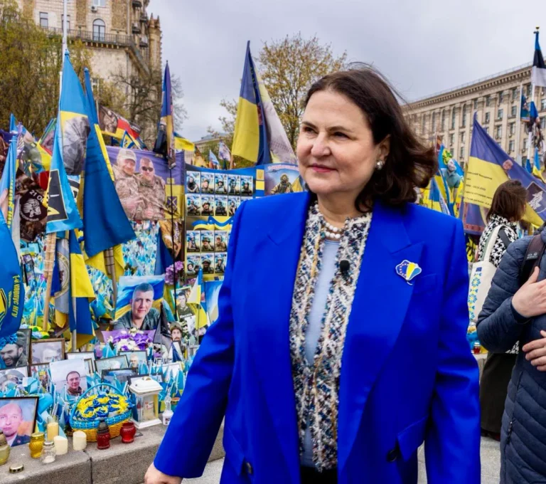 “ЄС нікуди не йде, ми залишаємося в Києві” – посол Матернова відповіла на погрози рф