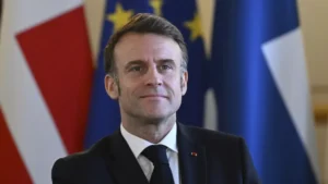 Макрон: європейці мають бути за столом перемовин щодо завершення війни в Україні