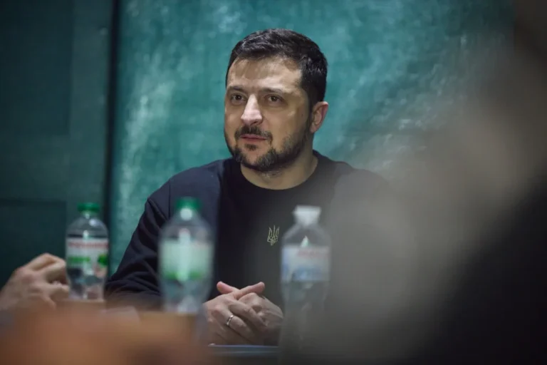 Масований удар може бути і цієї ночі – Зеленський Президент попередив про можливий масований удар рф цієї ночі за даними розвідки. Кількість постраждалих у Києві після останньої
атаки зросла до 90.Війна в Україні • 17:41 • 2742 перегляди