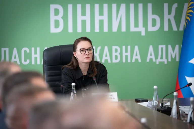 Кабмін дозволив громадам витрачати бюджетні залишки на енергонезалежність та ППО – СвириденкоНа засіданні у Вінниці Кабмін погодив закупівлю альтернативної енергії за кошти громад. Також дозволено пряме фінансування
місцевих груп ППО.Суспільство • 22 травня, 18:59 • 4563 перегляди