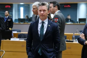 "Де ще в Європі ми можемо знайти 110 бригад?": Швеція підтримала шлях України в НАТО Пол Йонсон заявив, що Україна зміцнить НАТО завдяки 110 бригадам та інноваційній промисловості. Швеція підтримує вступ країни до
альянсу та ЄС.Політика • 23 травня, 15:30 • 5248 перегляди