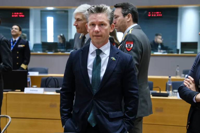 "Де ще в Європі ми можемо знайти 110 бригад?": Швеція підтримала шлях України в НАТО Пол Йонсон заявив, що Україна зміцнить НАТО завдяки 110 бригадам та інноваційній промисловості. Швеція підтримує вступ країни до
альянсу та ЄС.Політика • 23 травня, 15:30 • 5248 перегляди
