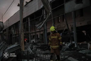 "Абсолютно прозора заява від росії" - Зеленський про масовану атаку рфВнаслідок атаки 729 цілями загинули люди у Києві та Дніпрі. Зеленський закликав США та Європу надати ракети до Patriot та
розвивати антибалістику.Війна в Україні • 2 червня, 07:33 • 5808 перегляди
