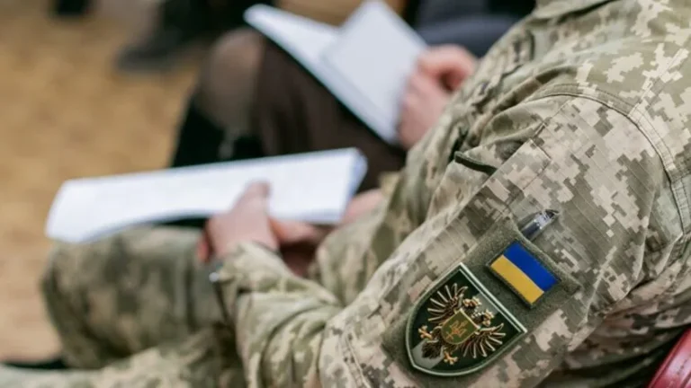 ЕксклюзивУ Міноборони розповіли, чи ліквідують ТЦК під час реформи війська Міноборони назвало реформу ТЦК чутливим питанням і поки не розкриває деталей. Депутатка Бобровська очікує презентацію плану
оновлення структури влітку.Суспільство • 2 червня, 10:28 • 28519 перегляди