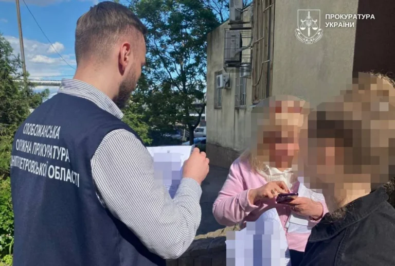 Депутатку на Дніпропетровщині запідозрили у недостовірному декларуванні на понад 13 млн грн Депутатка селищної ради не вказала дві квартири, 6,2 млн грн на рахунках та 4,5 млн грн позики. Загальна сума порушень становить
13,2 мільйона гривень.Політика • 2 червня, 12:17 • 3210 перегляди