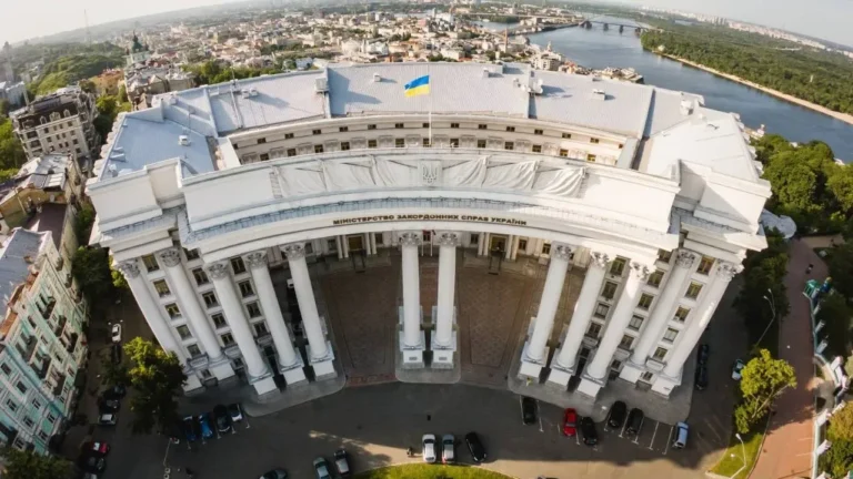 Відкритий лист Зеленського до путіна офіційно поширять в ООН, ОБСЄ та Раді Європи – МЗСЛист Зеленського до путіна поширять в ООН, ОБСЄ та Раді Європи. Президент пропонує російському диктатору призначити дату та
провести зустріч.Війна в Україні • 20:02 • 1384 перегляди