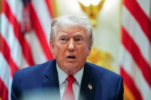 Рейтинг Трампа залишається поблизу історичного мінімуму, більшість американців очікують подорожчання бензину