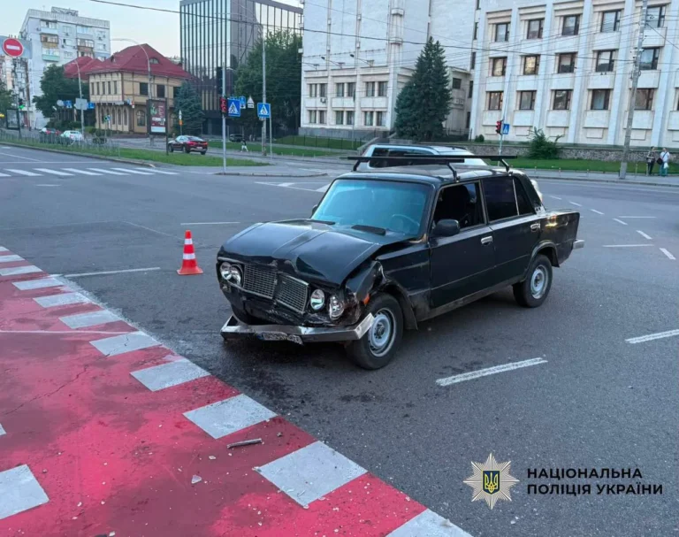 У Києві затримали водія, який спричинив смертельну ДТП у Печерському районі На Печерську водій ВАЗ спричинив зіткнення з BMW, через що загинув 49-річний пішохід. Винуватця затримали, йому загрожує до восьми
років ув’язнення.Київ • 11 червня, 07:02 • 3174 перегляди
