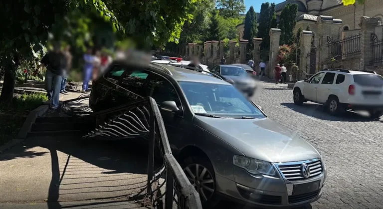 Розтрощив скутер і врізався в огорожу – нетверезого водія затримали у Києві