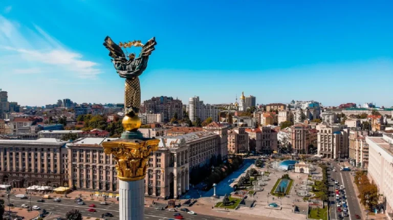 Щонайменше четверо загиблих та десятки поранених – Київ зазнав комбінованої атаки ворога