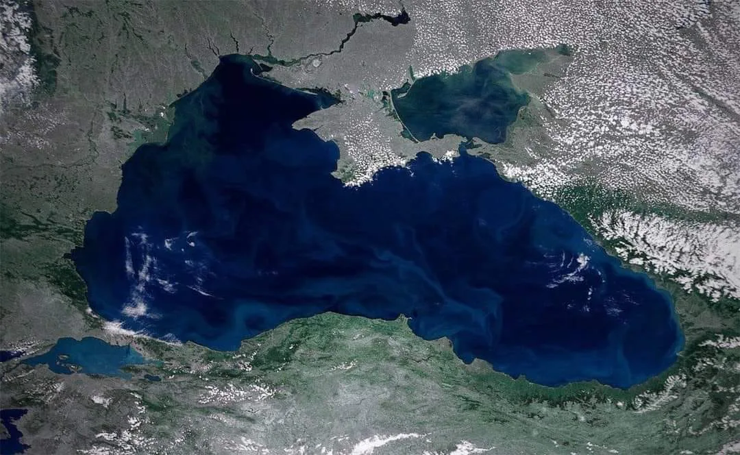 рф атакувала іноземні судна в Чорному морі, є загиблий і поранені моряки