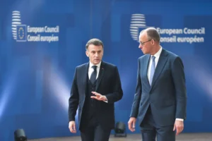 Politico: Макрон і Мерц на саміті розкритикували позицію ЄС щодо переговорів з путіним
