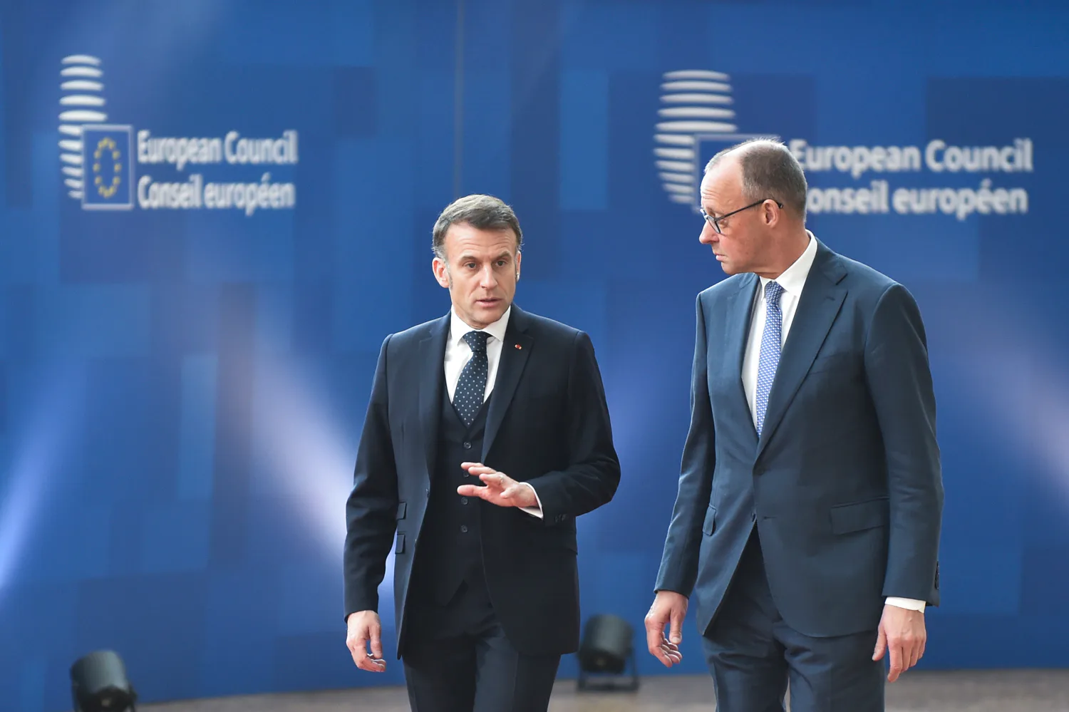 Politico: Макрон і Мерц на саміті розкритикували позицію ЄС щодо переговорів з путіним