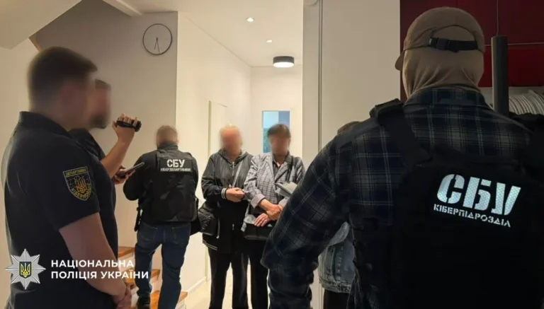 Нацполіція затримали хакерів, які розробили копію "Резерв+", щоб заробляти на ухилянтахНацполіція затримала групу IT-розробників фейкового застосунку Резерв+ з підробленими даними військовозобов’язаних. Кількість
користувачів незаконного додатку перевищує 4 000 осіб.Суспільство • 19 червня, 09:12 • 2604 перегляди