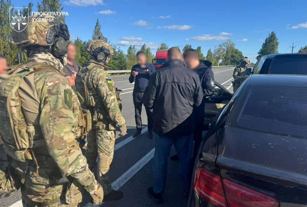 Викрито схему легалізації майже 10 тисяч незаконно зрубаних дубів на понад 147 млн грн
