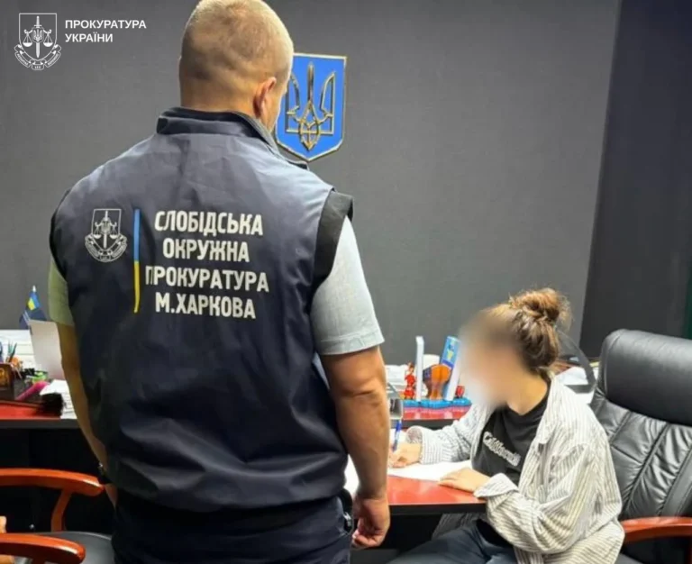 Переломи ребер і черепа – на Харківщині матір підозрюють у систематичному побитті немовляти