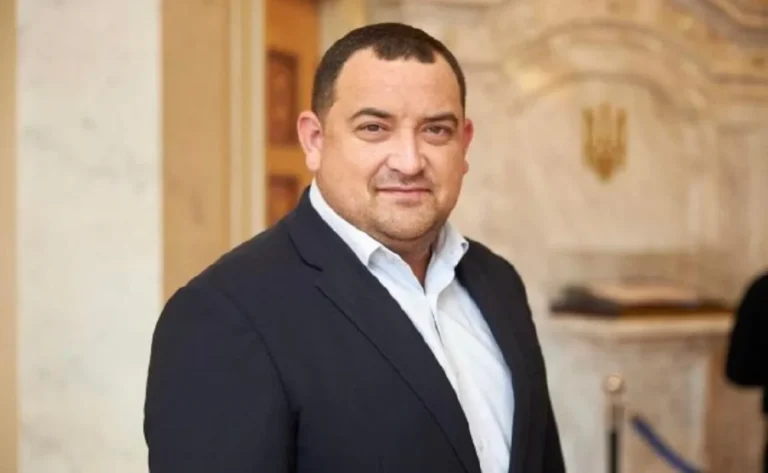 Нардепа від “Слуг народу” затримали у справі про хабар за медобладнання