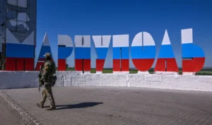 рф перекидає війська через Маріуполь малими групами під прикриттям цивільних авто