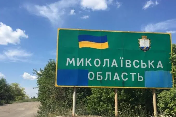 На Миколаївщині через атаку дронів загорілася АЗС, поранено жінку