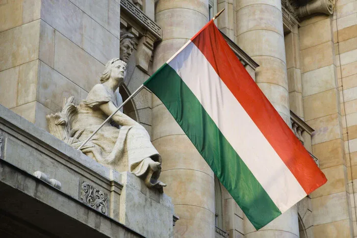 Угорщина шпигувала за інституціями ЄС через дипломатичне представництво у Брюсселі – розслідування