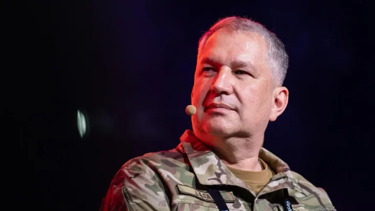 Заступник командувача Повітряних сил Єлізаров подав рапорт про відставку