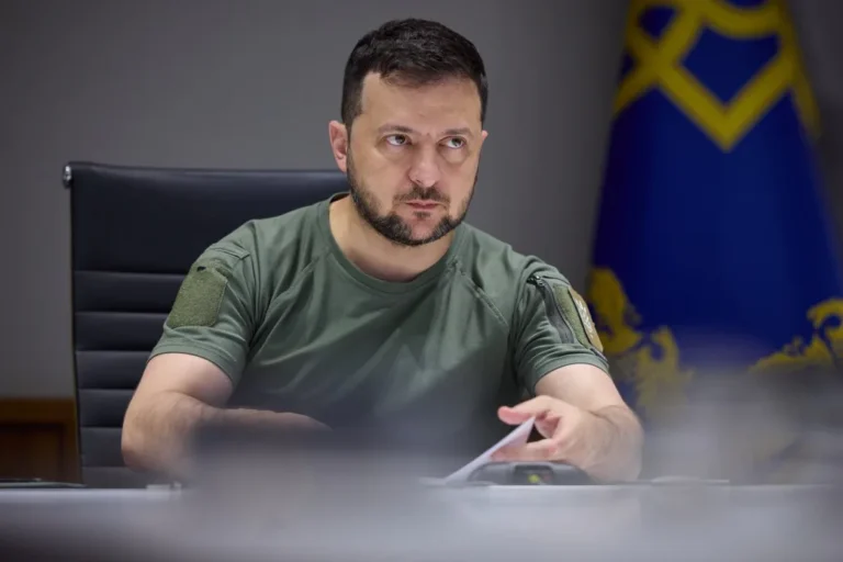 Україна стала стіною, яка зупинила плани путіна відновити радянський союз – ЗеленськийПрезидент Зеленський заявив, що Україна власними силами зупинила плани путіна щодо відновлення радянської імперії. Він наголосив,
що Україна стала бар'єром для цих мрій.Війна в Україні • 16:24 • 1724 перегляди