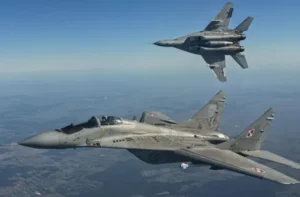 Польща підняла винищувачі через масовану ракетну атаку росії по Україні