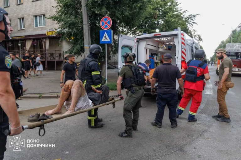 Ворог тричі атакував Слов’янськ авіабомбами: 16 поранених, серед них дитина