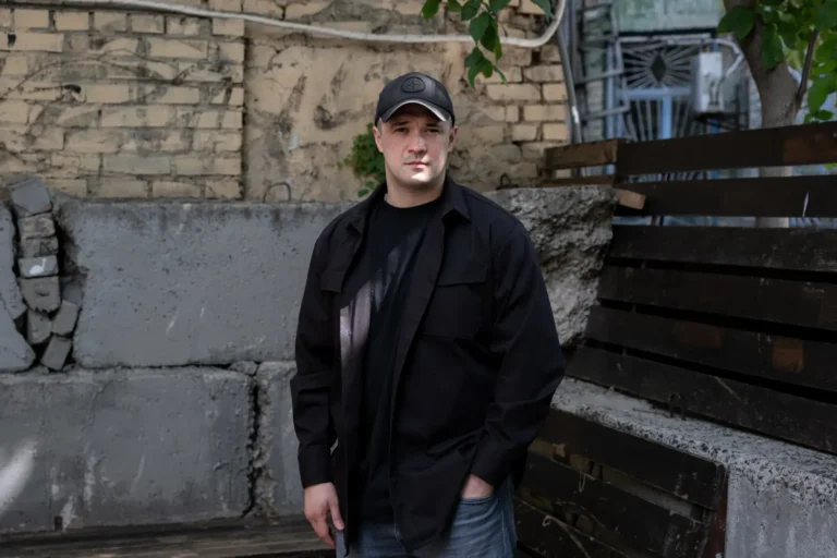 Федоров заявив, що не перейде в політичну опозицію до Зеленського під час війни – NYTКолишній міністр оборони Михайло Федоров не приєднається до вуличних акцій на свою підтримку, але не засуджує протестувальників. Він не планує переходити в опозицію до Зеленського під час війни.Війна в Україні • 2 серпня, 05:03 • 26076 перегляди