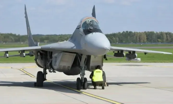 Міністр оборони Болгарії втрапив у скандал через польські МіГ-29, обіцяні Україні